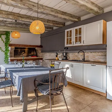 Agneza Mit Garten, Pool Und Pavillon Holiday home Medulin